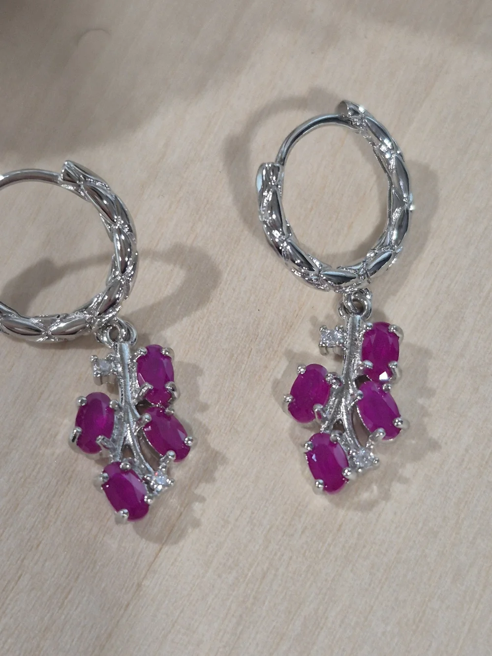 🎉🎉NEW🎉🎉 STUNNING!! SS Oval RUBY Hoop Dangle Earrings